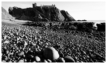 the stoniest, rockiest relationship betwixt castle and beach...ever